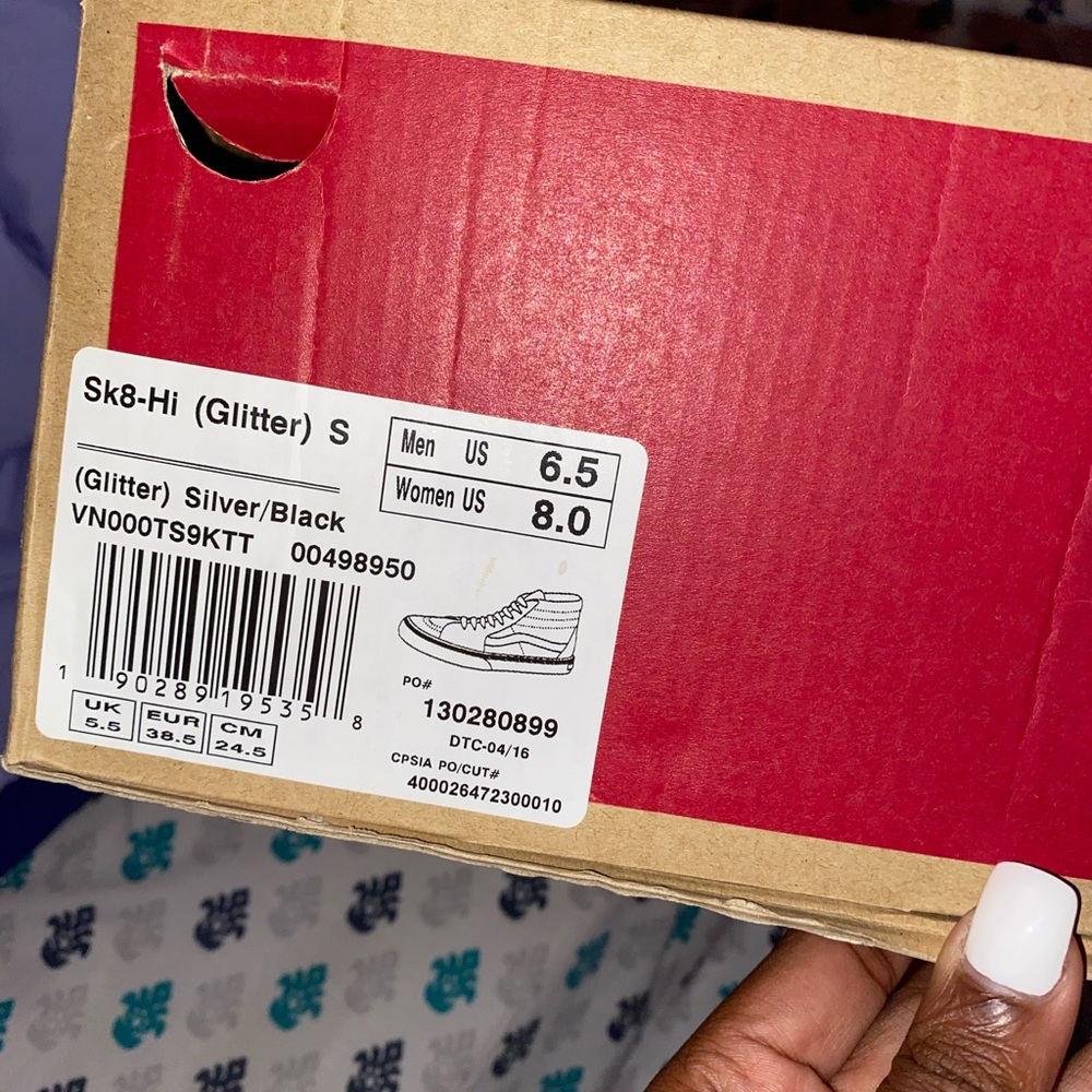 Vans - Picture 2 of 2